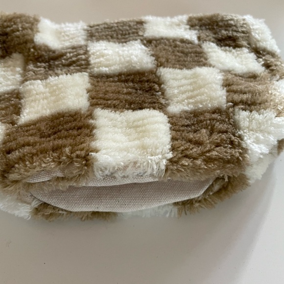 NWT Urban Outfitters Checkerboard Tufted Planter Cover - Picture 9 of 11